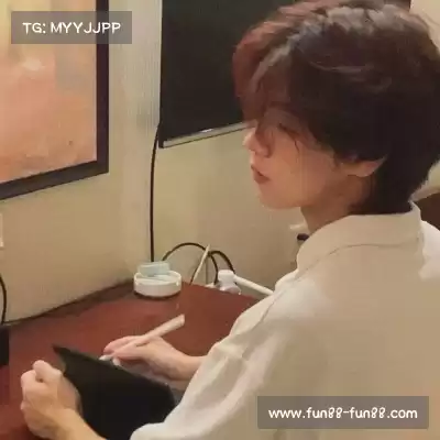万桢翼